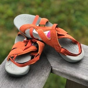 Keen women’s sandal 7.5.